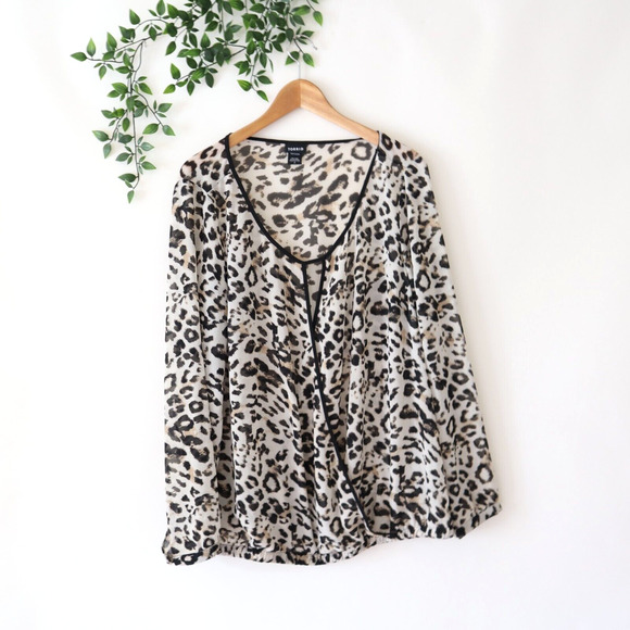 Torrid Women's Beige Leopard Print Long Sleeve Chiffon Top Size 2 - Picture 1 of 4